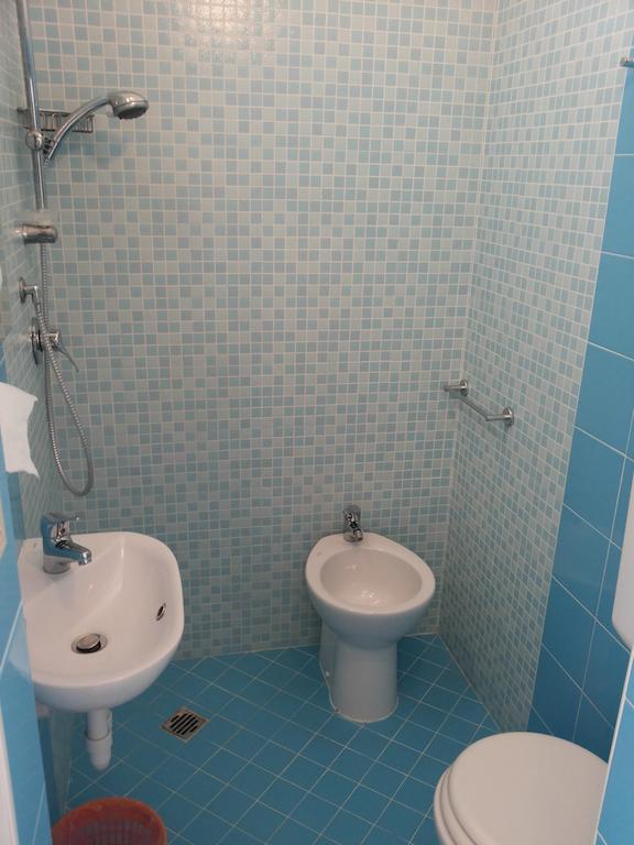 Hotel Cannes Римини Стая снимка