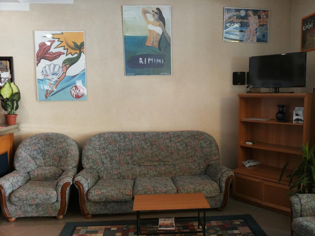 Hotel Cannes Римини Екстериор снимка