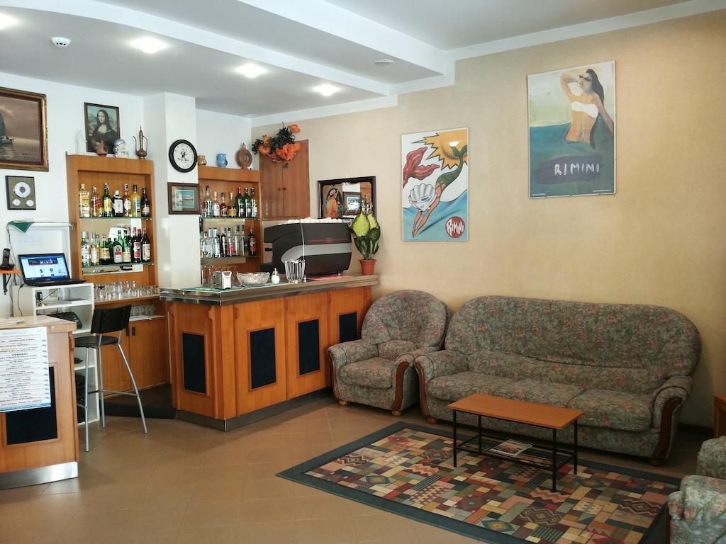 Hotel Cannes Римини Екстериор снимка