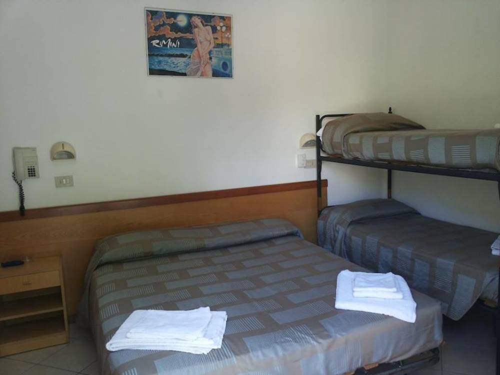 Hotel Cannes Римини Екстериор снимка