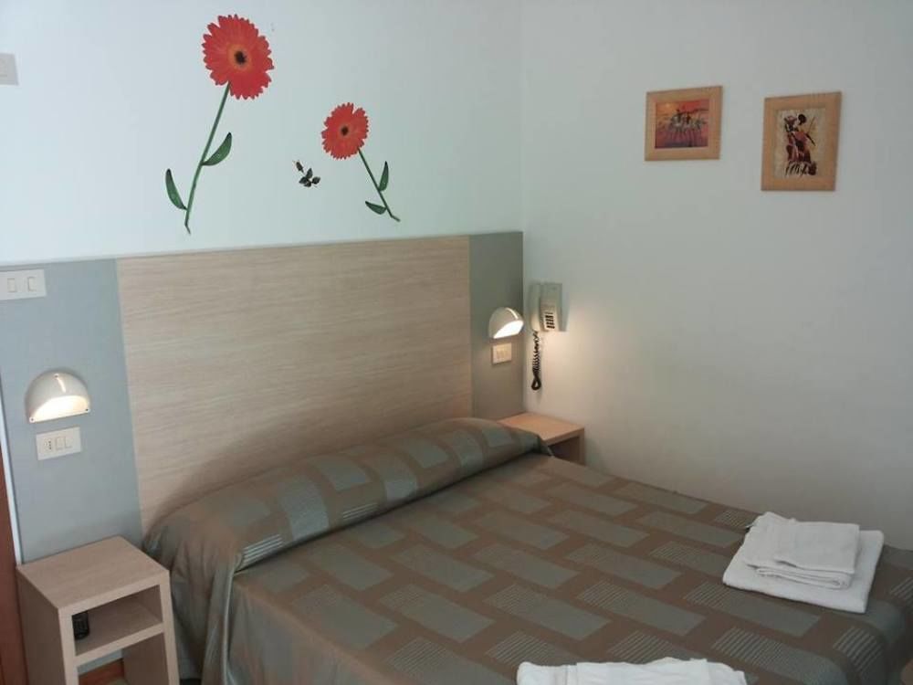 Hotel Cannes Римини Екстериор снимка